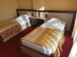 Отель Hotel Edelweiss Медиаш Двухместный номер с 1 кроватью или 2 отдельными кроватями-5