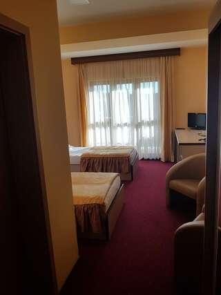 Отель Hotel Edelweiss Медиаш Двухместный номер с 1 кроватью или 2 отдельными кроватями-8